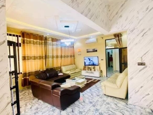 Villa meublée 3 chambres à louer à Fidjrossè Plage_15