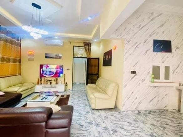 Villa meublée 3 chambres à louer à Fidjrossè Plage_2