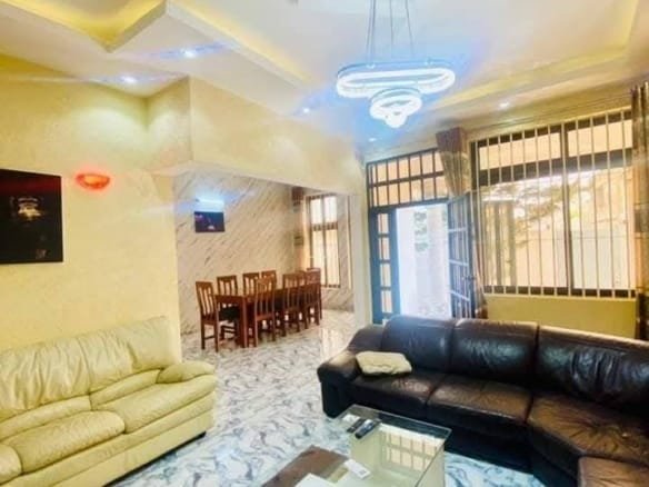 Villa meublée 3 chambres à louer à Fidjrossè Plage_3