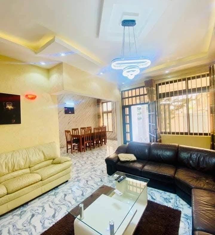Villa meublée 3 chambres à louer à Fidjrossè Plage_3
