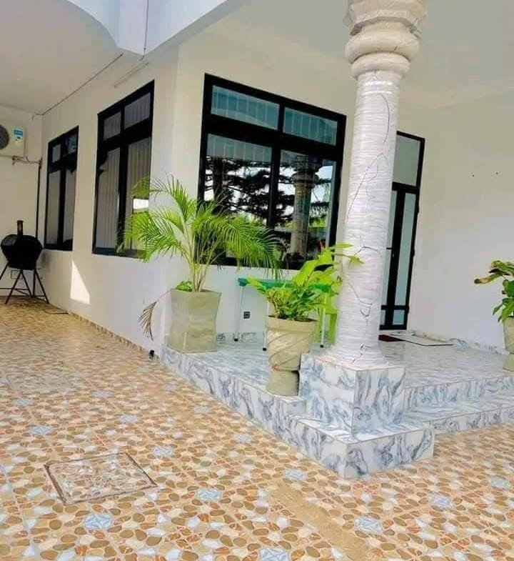 Villa meublée 3 chambres à louer à Fidjrossè Plage_4