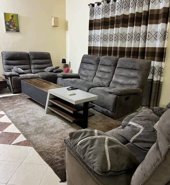 Villa meublée 3 chambres avec piscine et jardin à louer à Fidjrossè_10