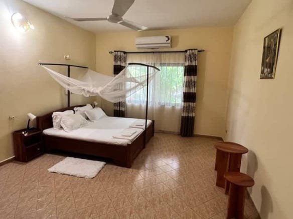 Villa meublée 3 chambres avec piscine et jardin à louer à Fidjrossè_11