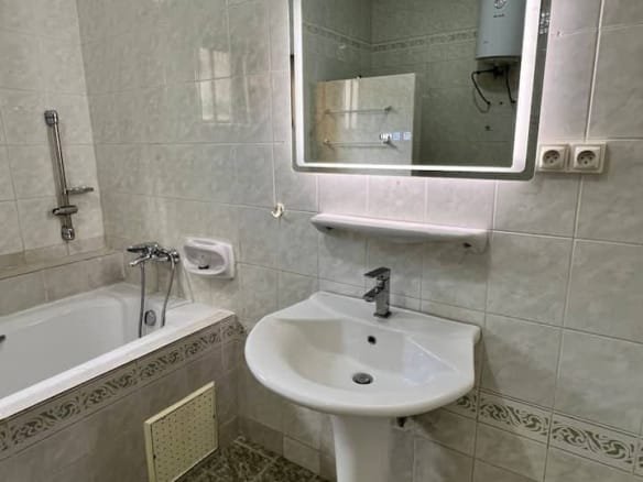 Villa meublée 3 chambres avec piscine et jardin à louer à Fidjrossè_16