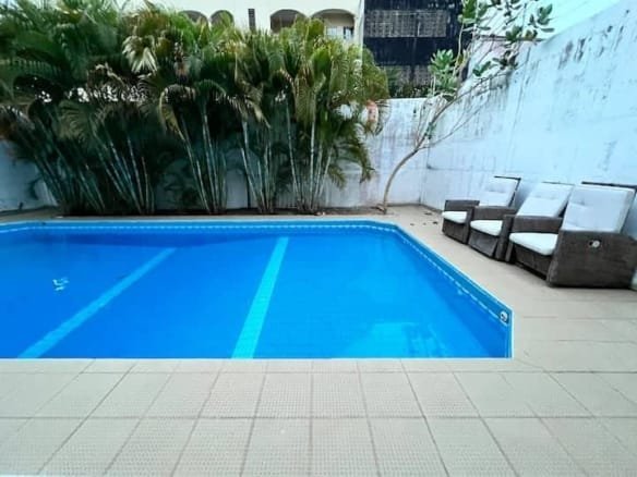 Villa meublée 3 chambres avec piscine et jardin à louer à Fidjrossè_2