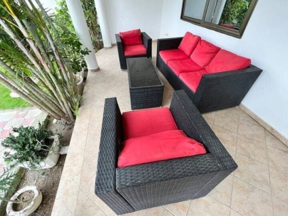 Villa meublée 3 chambres avec piscine et jardin à louer à Fidjrossè_3