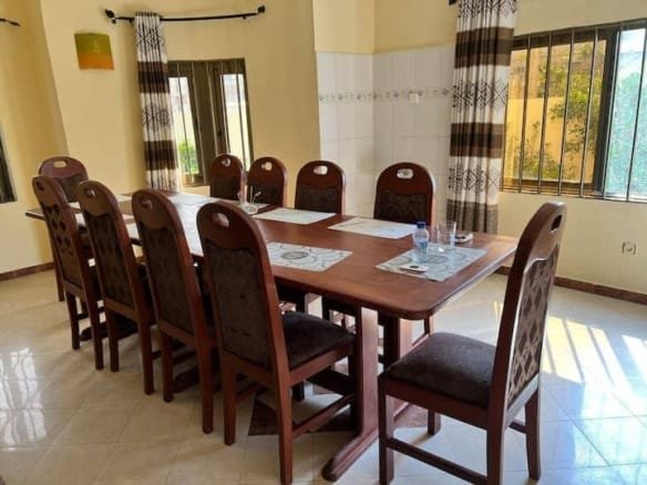 Villa meublée 3 chambres avec piscine et jardin à louer à Fidjrossè_5
