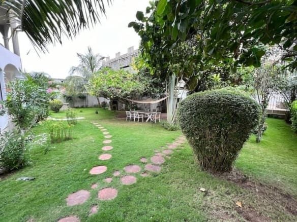 Villa meublée 3 chambres avec piscine et jardin à louer à Fidjrossè_7