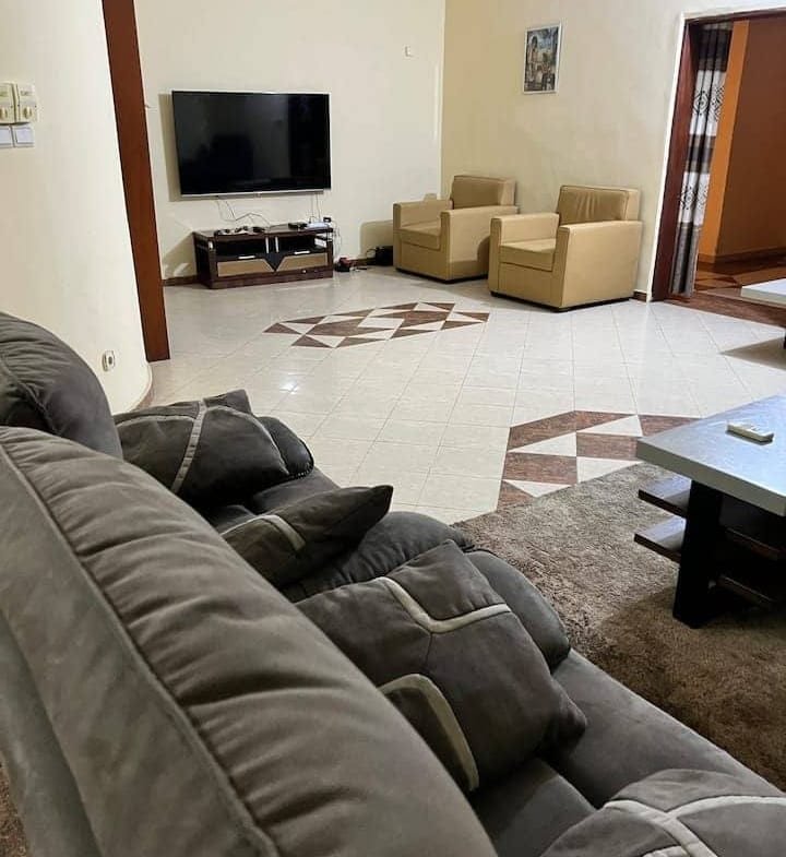 Villa meublée 3 chambres avec piscine et jardin à louer à Fidjrossè_9