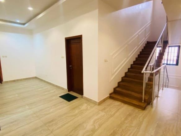 Villa meublée 5 ch avec piscine à louer à Fidjrossè Plage_15