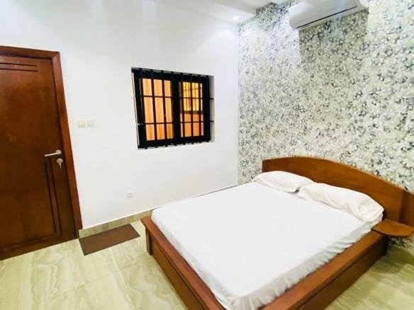 Villa meublée 5 ch avec piscine à louer à Fidjrossè Plage_8