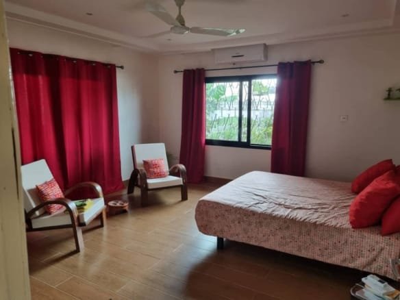 Villa non meublée avec jardin et piscine à louer à Haie Vive_10