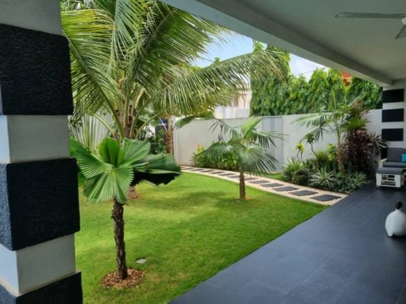 Villa non meublée avec jardin et piscine à louer à Haie Vive_2