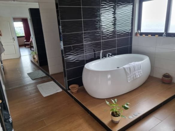 Villa non meublée avec jardin et piscine à louer à Haie Vive_7