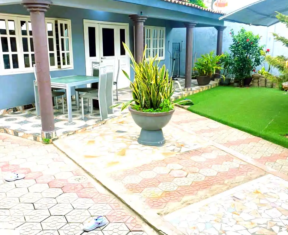 Villa basse à vendre à Agla Akplomey