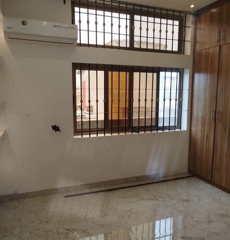 Appartement F4 avec entrée personnelle à louer à Fidjrossè_10