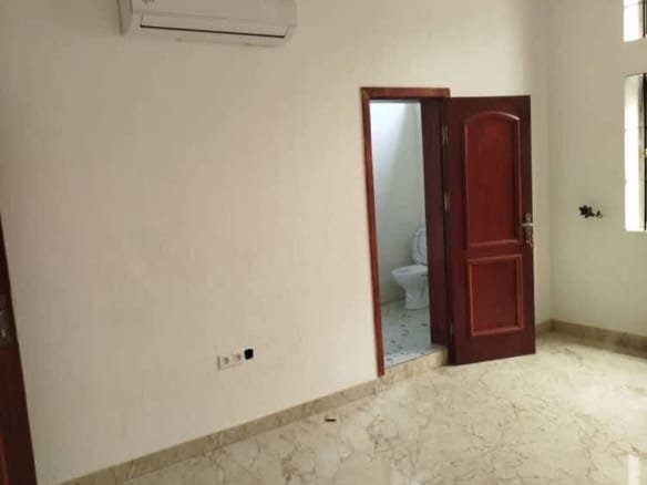 Appartement F4 avec entrée personnelle à louer à Fidjrossè_6