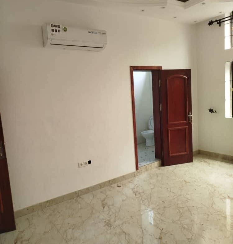 Appartement F4 avec entrée personnelle à louer à Fidjrossè_6