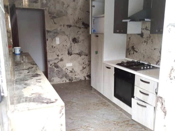 Appartement F4 avec entrée personnelle à louer à Fidjrossè_9