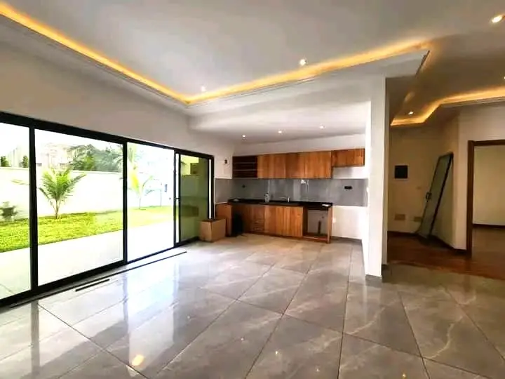 Appartement entrée personnelle à louer à Fidjrossè_3