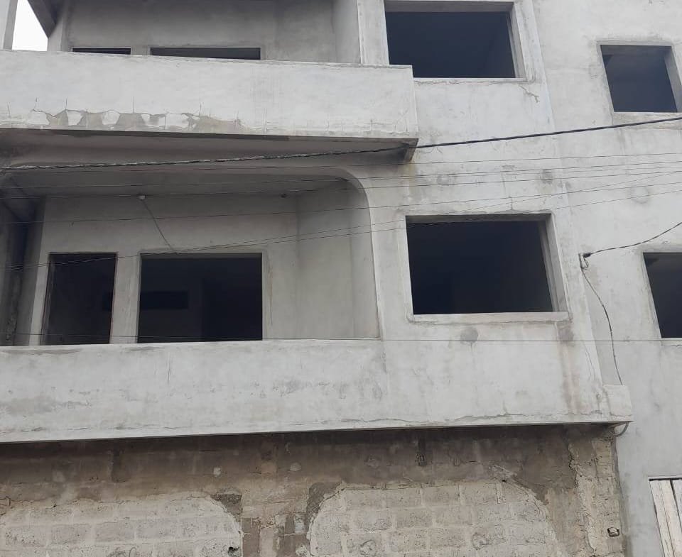 Immeuble R+2 inachevé avec vue mer à vendre à Fidjrossè Plage - BENIN-IMMO