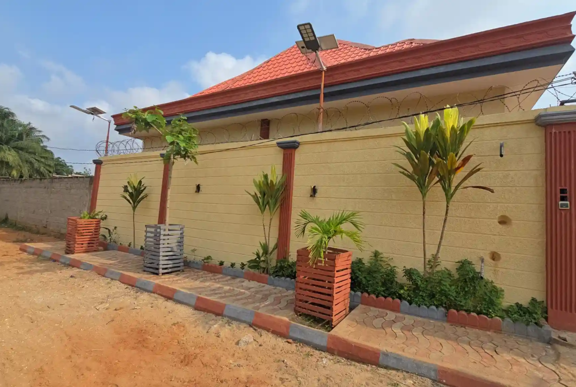 Luxueuse Maison locative neuve à vendre à Akassato - BENIN-IMMO