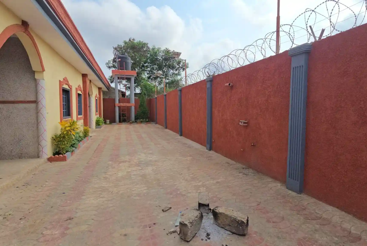 Luxueuse Maison locative neuve à vendre à Akassato - BENIN-IMMO