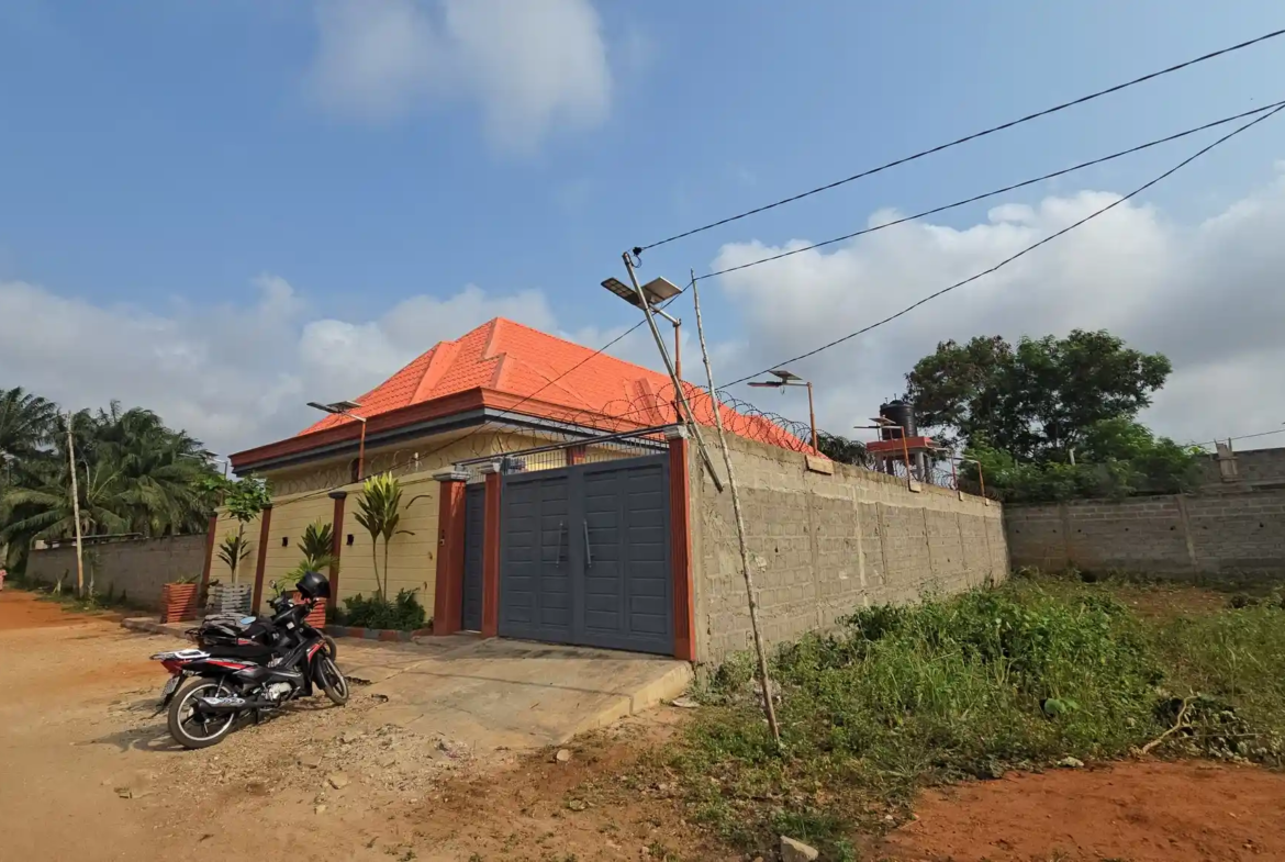 Luxueuse Maison locative neuve à vendre à Akassato - BENIN-IMMO
