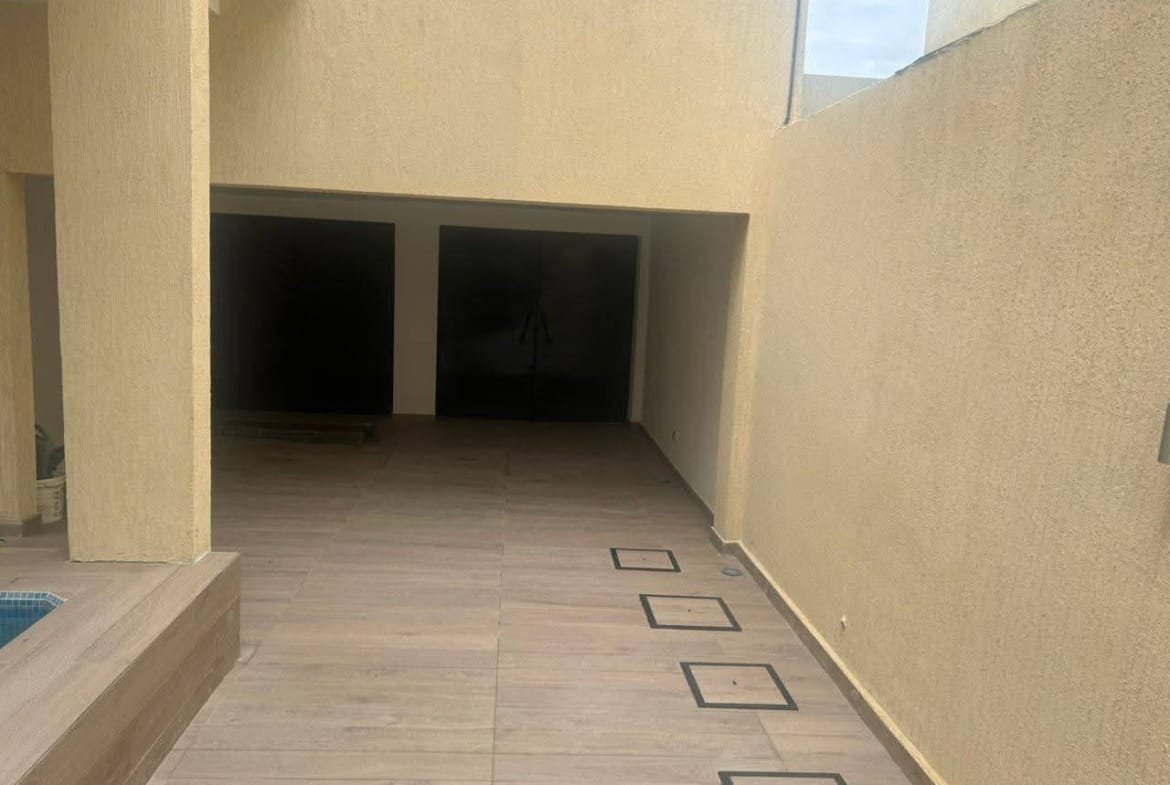 Villa 4 Chambres avec piscine à louer à Quartier JAK Cotonou - BENIN-IMMO
