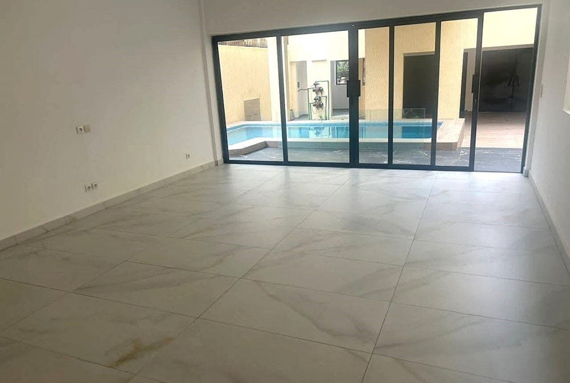 Villa 4 Chambres avec piscine à louer à Quartier JAK Cotonou - BENIN-IMMO