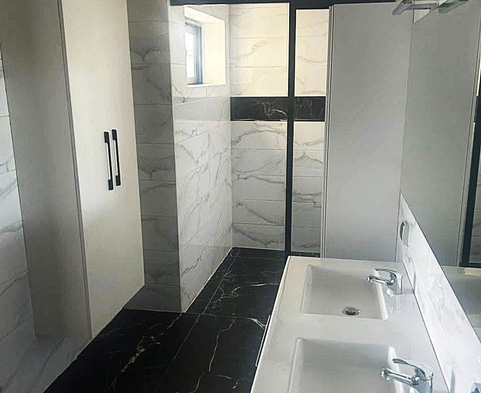 Villa 4 Chambres avec piscine à louer à Quartier JAK Cotonou - BENIN-IMMO