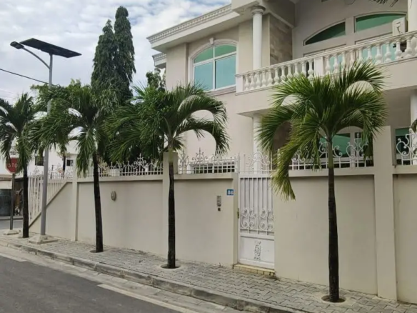 Villa 6 Chambres à louer à Haie Vive Cotonou _0