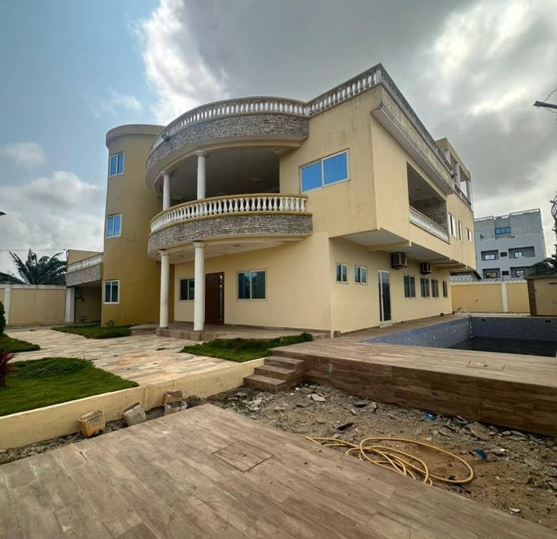 Villa avec piscine et vue mer à louer à Fidjrossè Togbin Plage_20