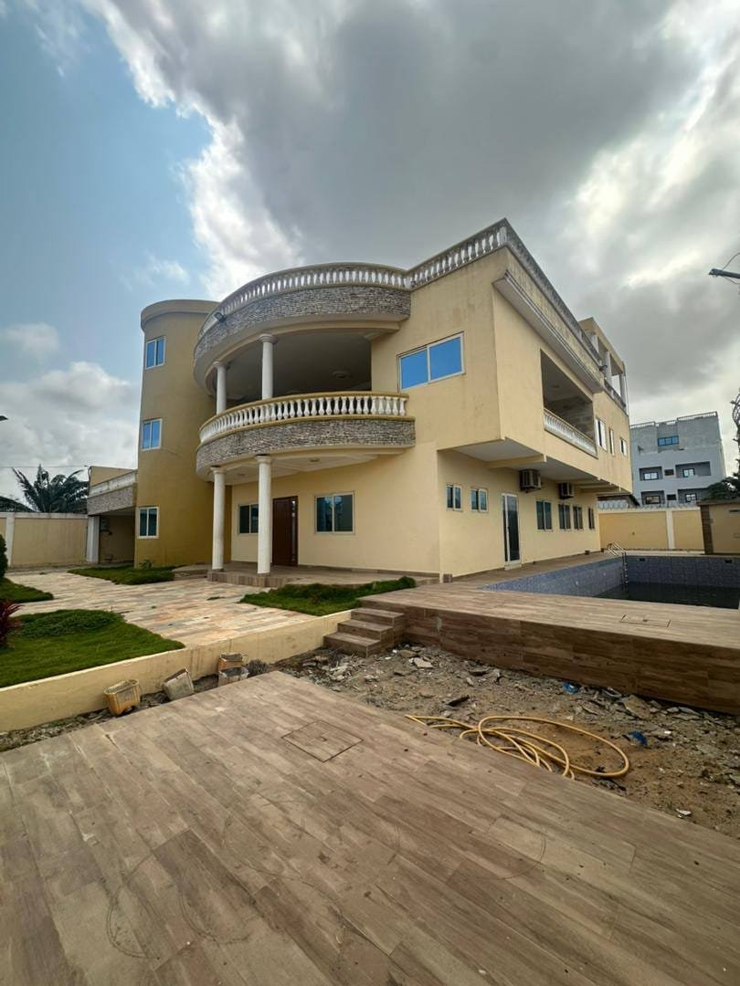 Villa avec piscine et vue mer à louer à Fidjrossè Togbin Plage_20