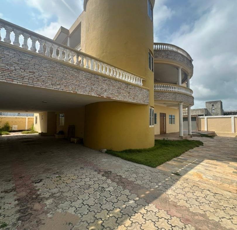 Villa avec piscine et vue mer à louer à Fidjrossè Togbin Plage - BENIN-IMMO