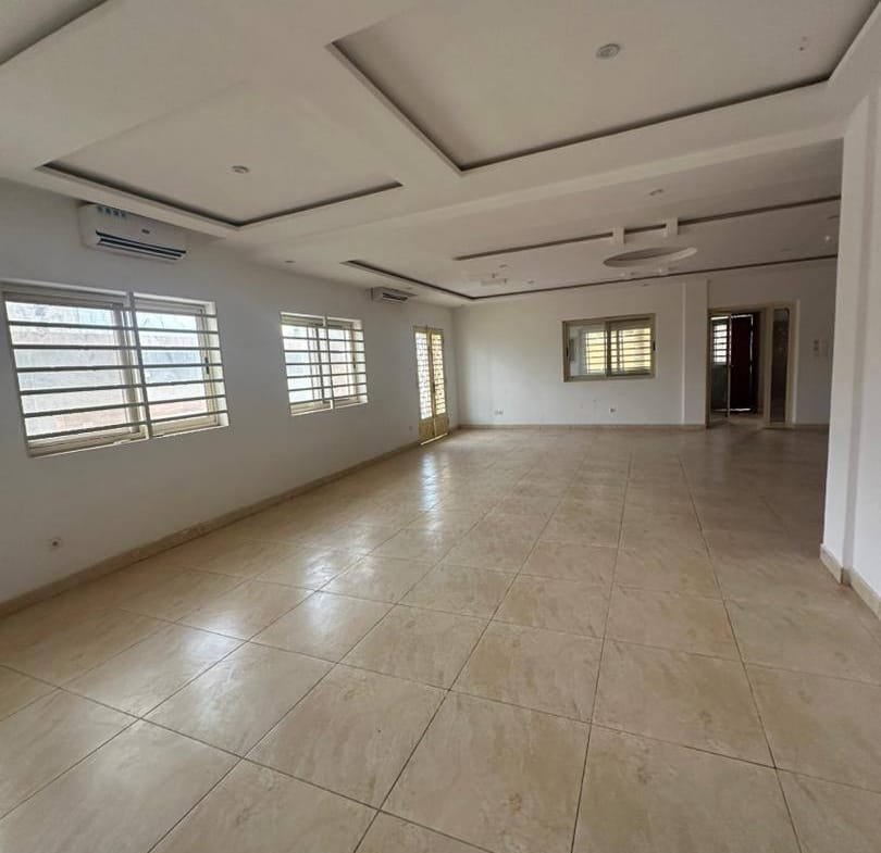 Villa avec piscine et vue mer à louer à Fidjrossè Togbin Plage - BENIN-IMMO