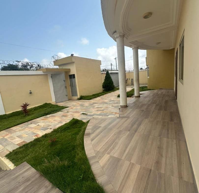 Villa avec piscine et vue mer à louer à Fidjrossè Togbin Plage - BENIN-IMMO