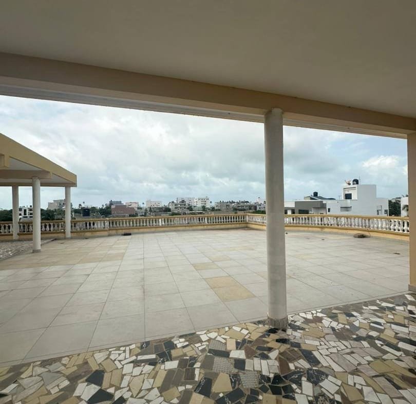 Villa avec piscine et vue mer à louer à Fidjrossè Togbin Plage - BENIN-IMMO