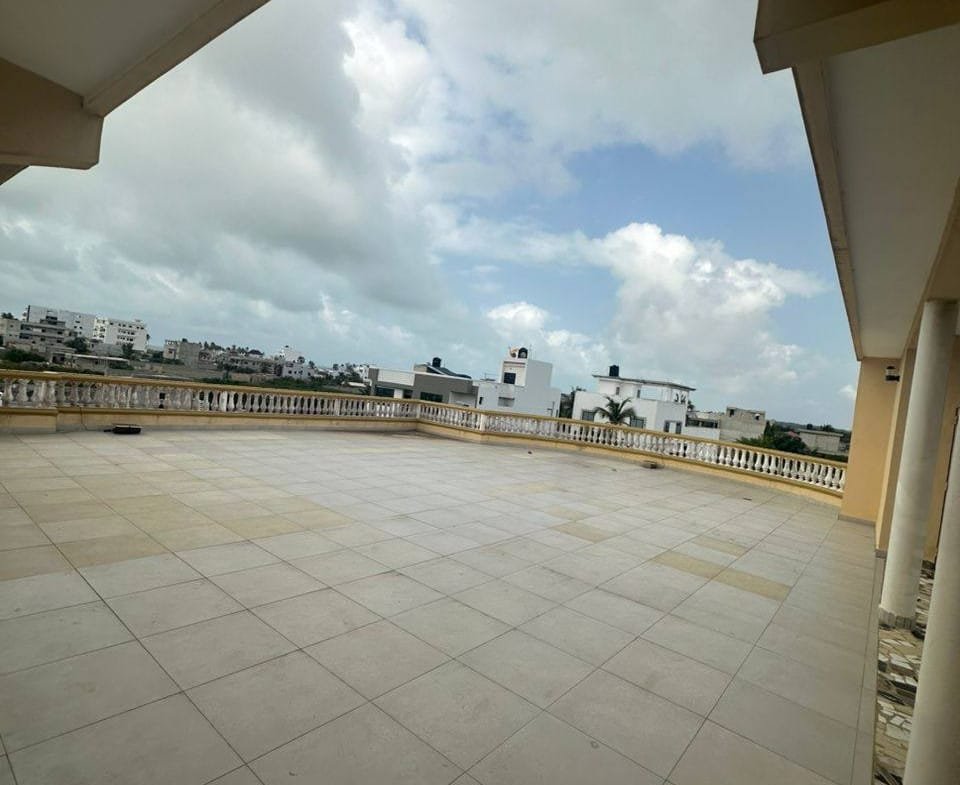 Villa avec piscine et vue mer à louer à Fidjrossè Togbin Plage - BENIN-IMMO