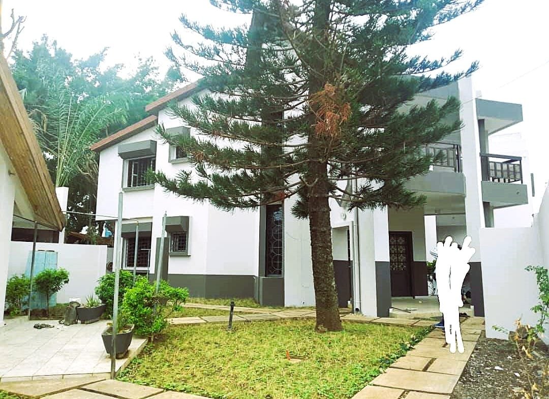 Villa duplex 4 chambres avec jardin à louer à Fidjrossè