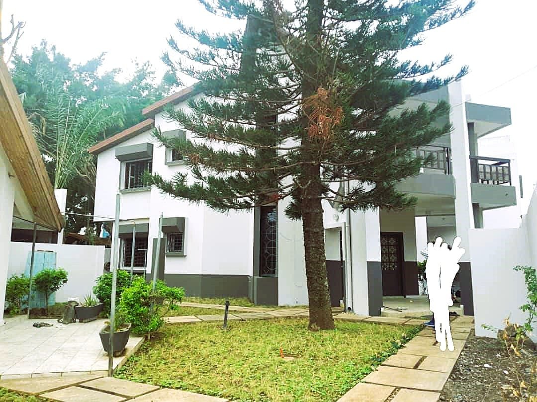 Villa duplex 4 chambres avec jardin à louer à Fidjrossè