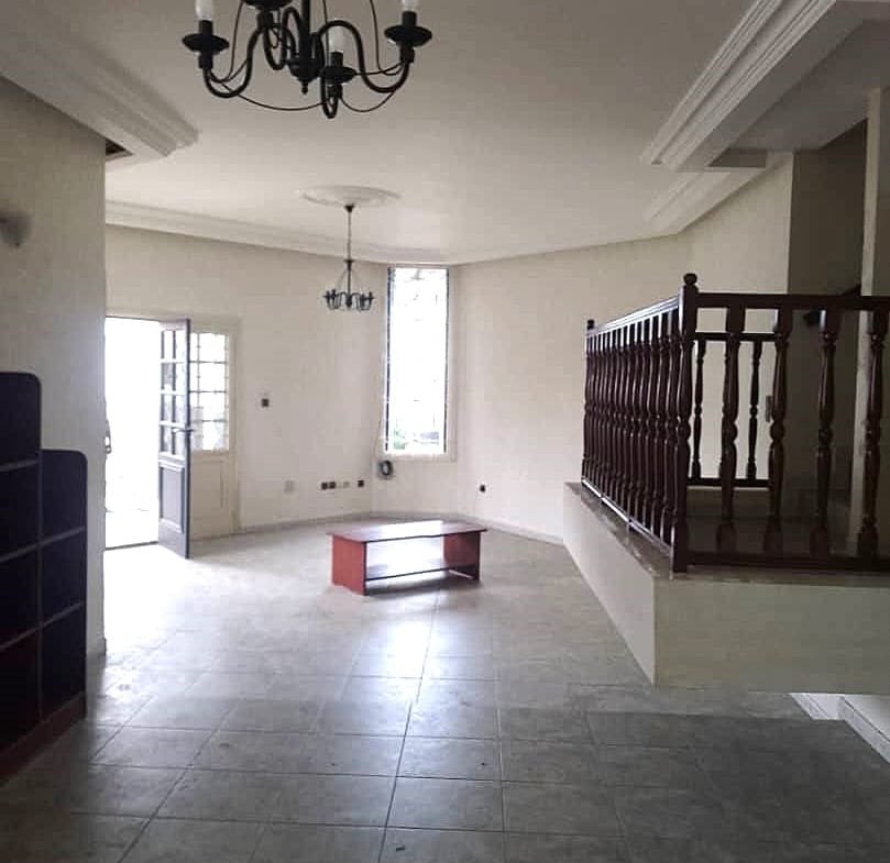 Villa duplex 4 chambres avec jardin à louer à Fidjrossè - BENIN-IMMO