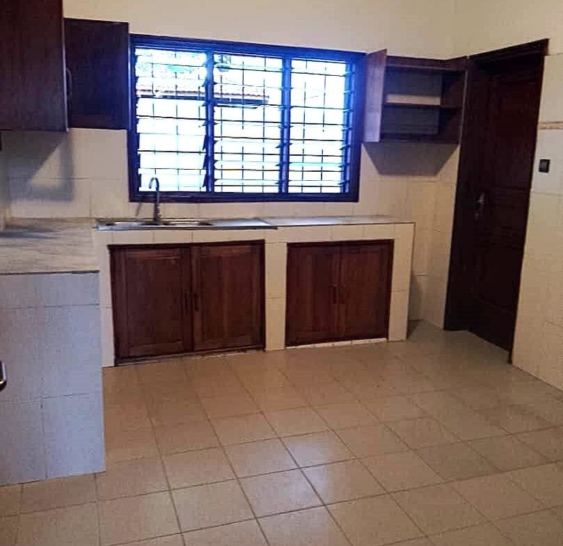 Villa duplex 4 chambres avec jardin à louer à Fidjrossè - BENIN-IMMO