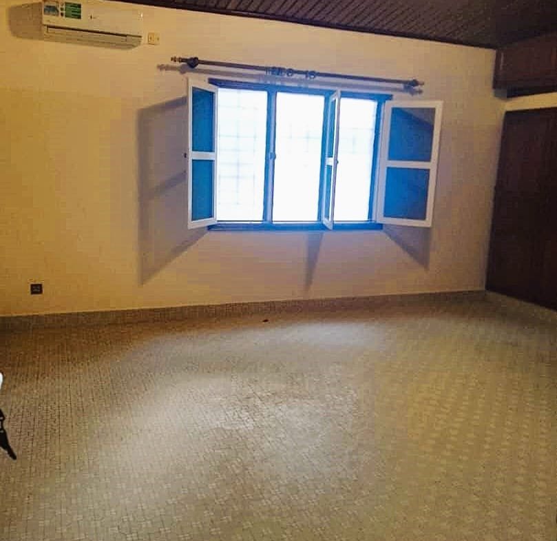 Villa duplex 4 chambres avec jardin à louer à Fidjrossè - BENIN-IMMO