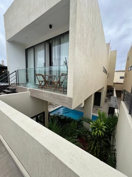 Villa meublée à louer avec piscine et jardin à Quartier Jak Cotonou