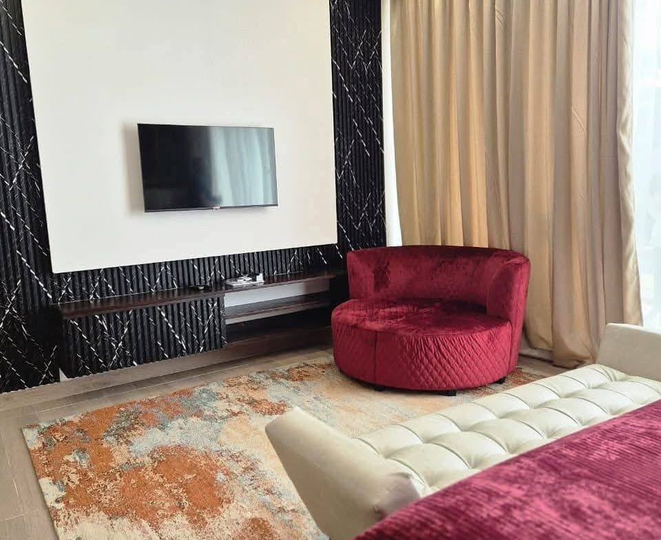 Villa meublée à louer avec piscine et jardin à Quartier Jak Cotonou - BENIN-IMMO