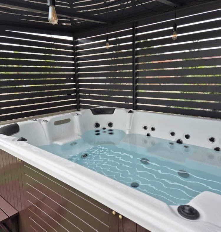 Villa meublée à louer avec piscine et jardin à Quartier Jak Cotonou - BENIN-IMMO