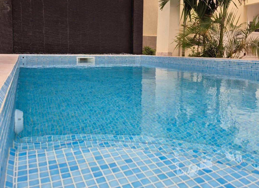 Villa meublée à louer avec piscine et jardin à Quartier Jak Cotonou - BENIN-IMMO