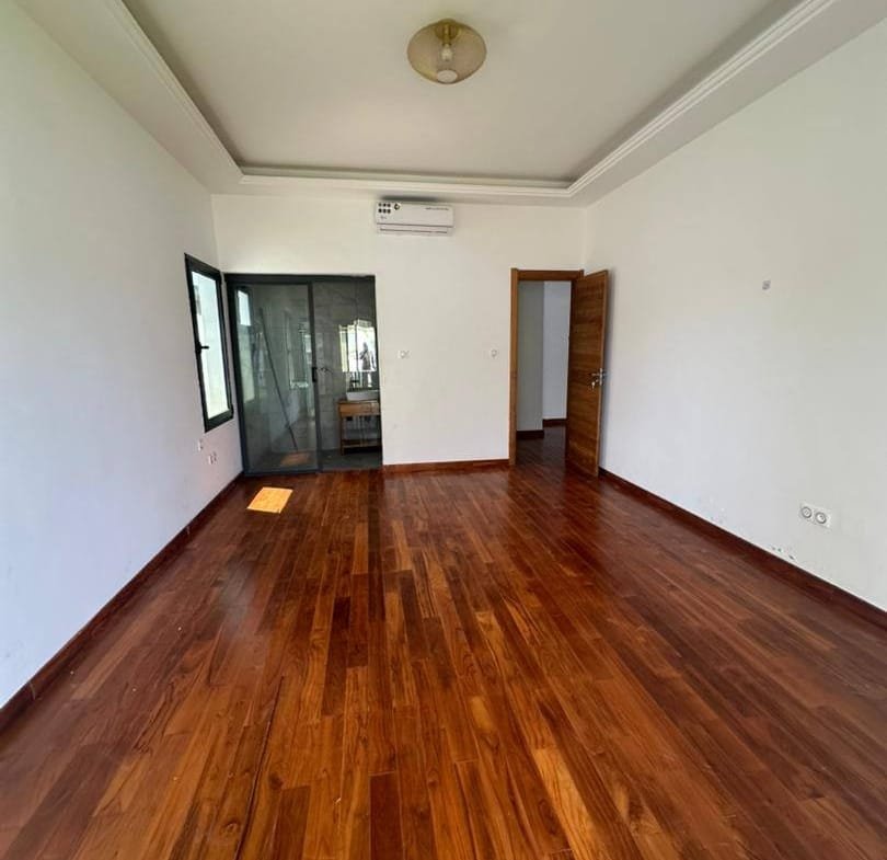 Villa moderne 4 chambres avec jardin à louer à Fidjrossè Plage - BENIN-IMMO
