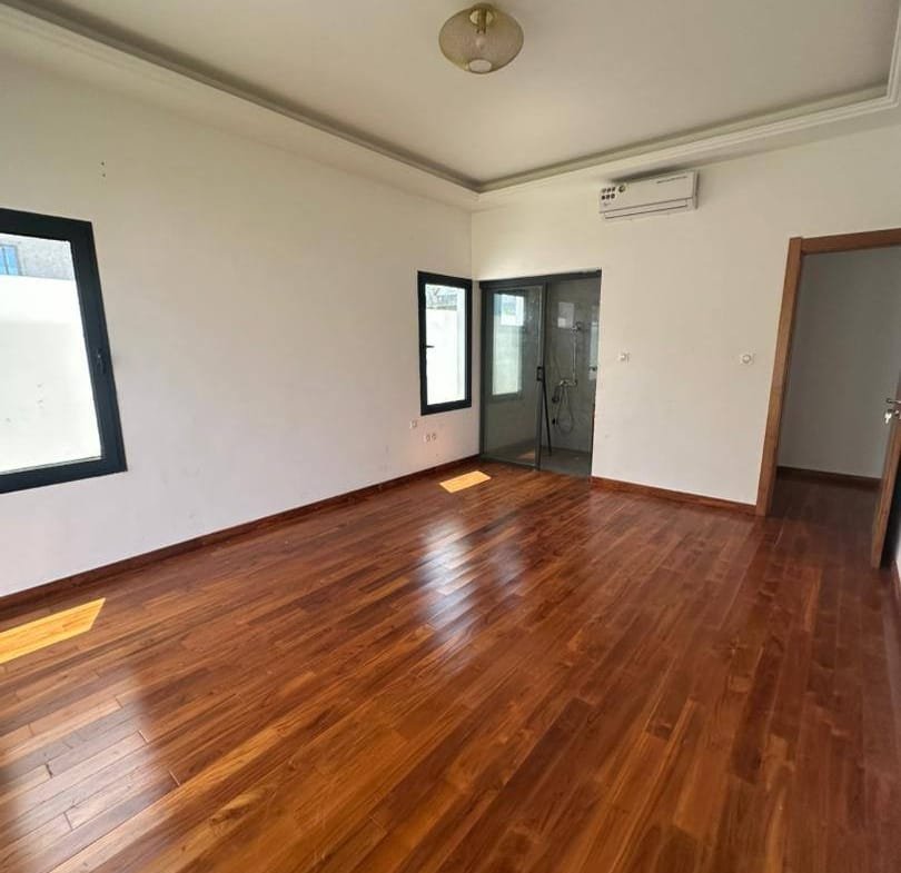 Villa moderne 4 chambres avec jardin à louer à Fidjrossè Plage - BENIN-IMMO
